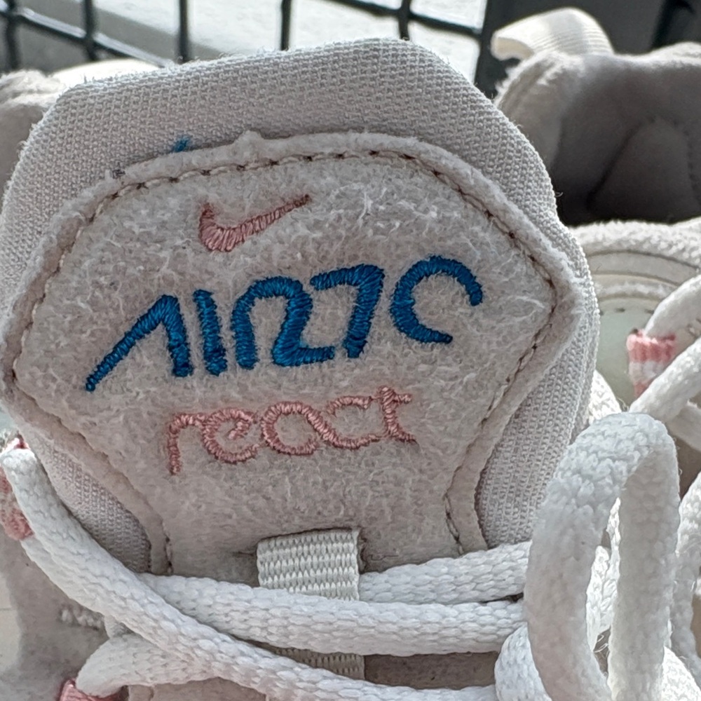 Nike Air Max 270. React Size 6 American Modern Summit White
/White Phantom - Picture 3 of 11